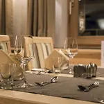 Des Alpes 3* سامنون