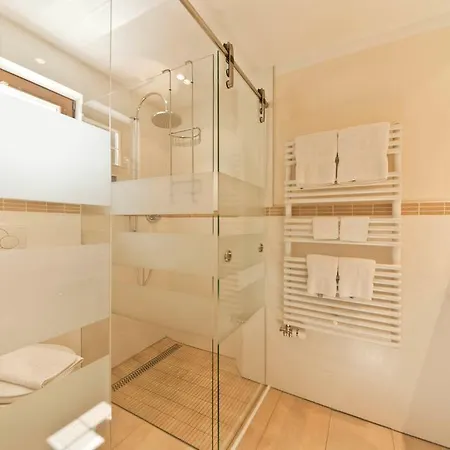 Des Alpes فندق سامنون