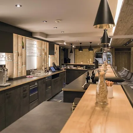 Des Alpes سامنون